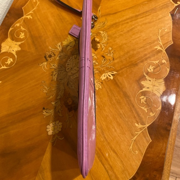 Authentic COACH Wristlet Lavender Leather. - Picture 6 of 8